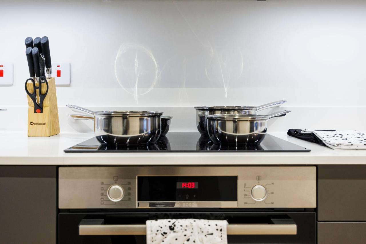 Luxury Spacious 2 Bed Apartment, London - Sk Bagian luar foto